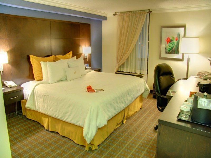 Crowne Plaza Toronto Airport By Ihg Hotel Exterior foto